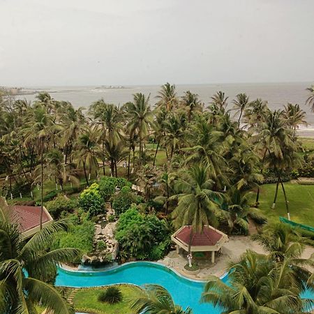 The Retreat Hotel & Convention Centre Mumbai Exterior photo
