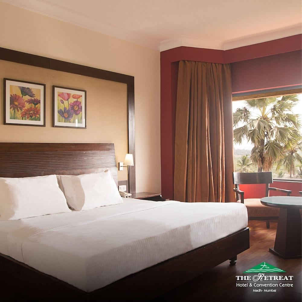 The Retreat Hotel & Convention Centre Mumbai Exterior photo