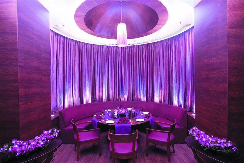 The Retreat Hotel & Convention Centre Mumbai Exterior photo