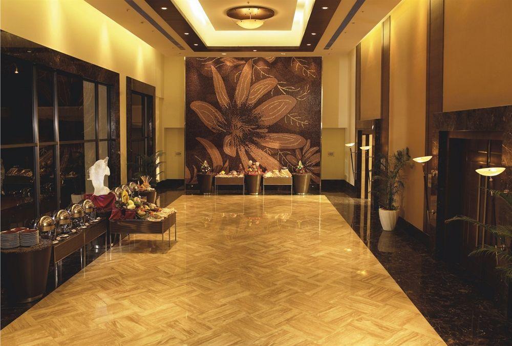 The Retreat Hotel & Convention Centre Mumbai Exterior photo