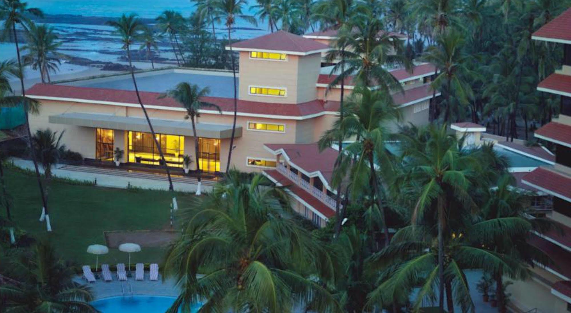 The Retreat Hotel & Convention Centre Mumbai Exterior photo