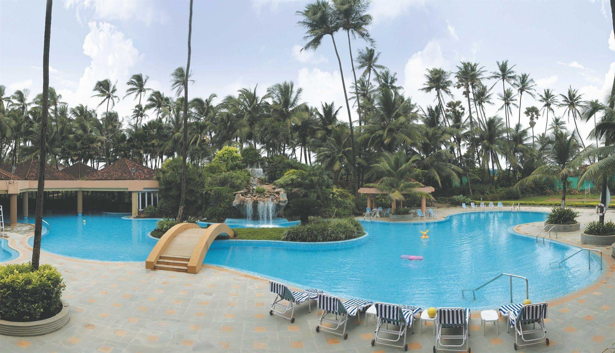 The Retreat Hotel & Convention Centre Mumbai Exterior photo