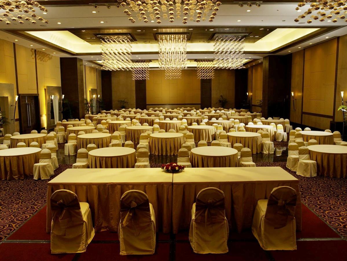 The Retreat Hotel & Convention Centre Mumbai Exterior photo