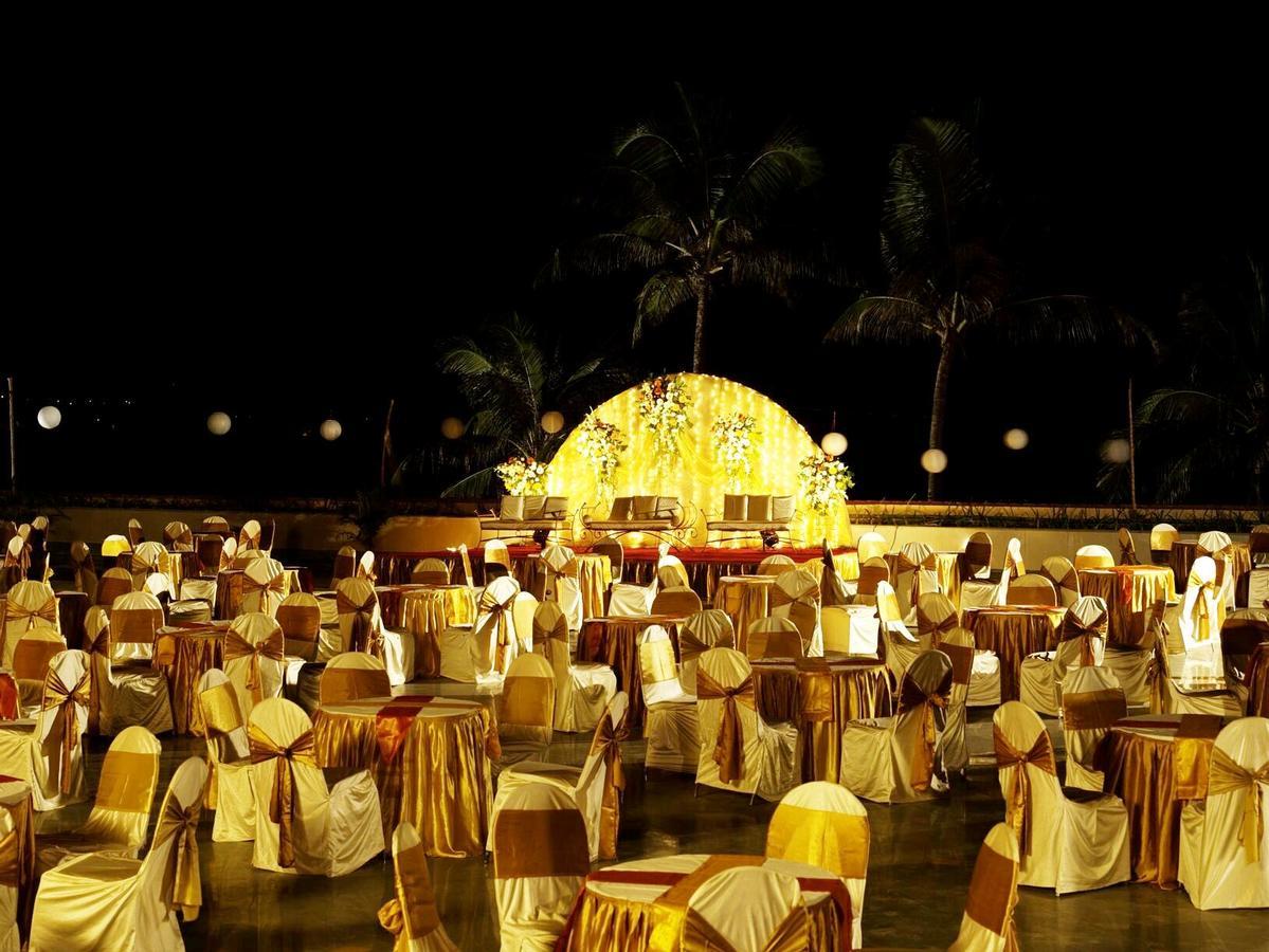 The Retreat Hotel & Convention Centre Mumbai Exterior photo