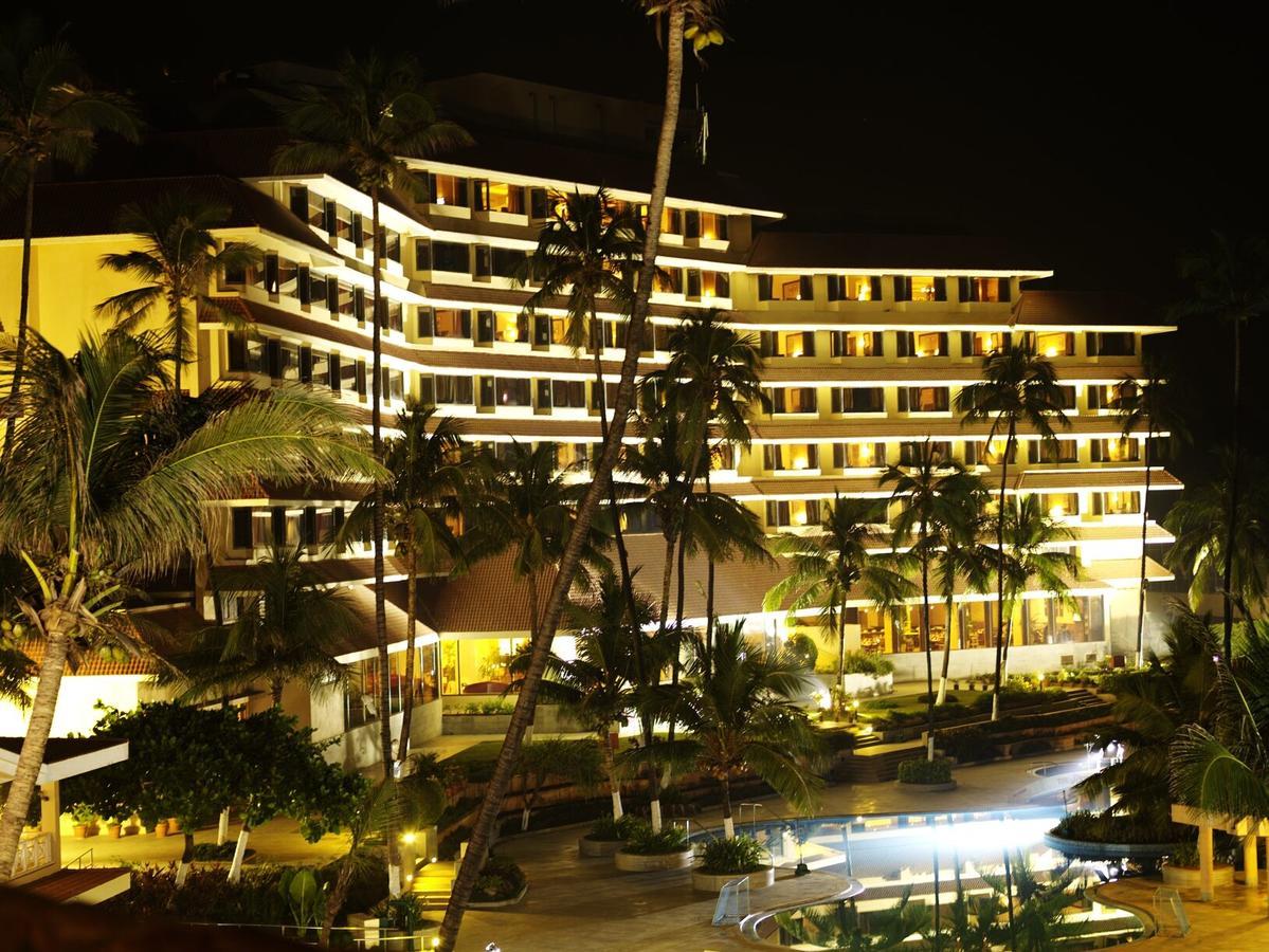 The Retreat Hotel & Convention Centre Mumbai Exterior photo