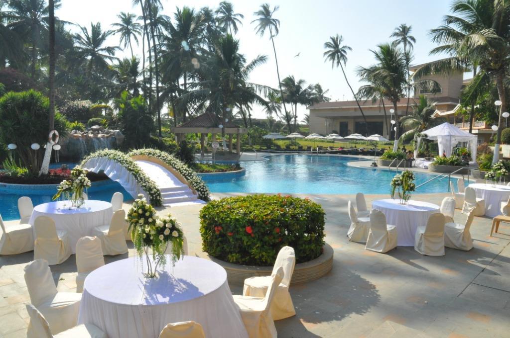 The Retreat Hotel & Convention Centre Mumbai Exterior photo
