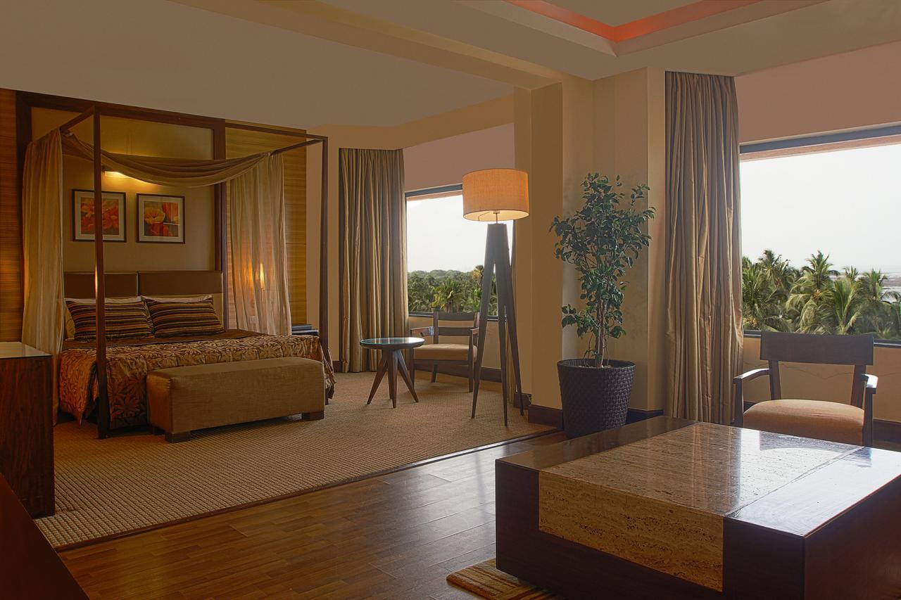 The Retreat Hotel & Convention Centre Mumbai Exterior photo